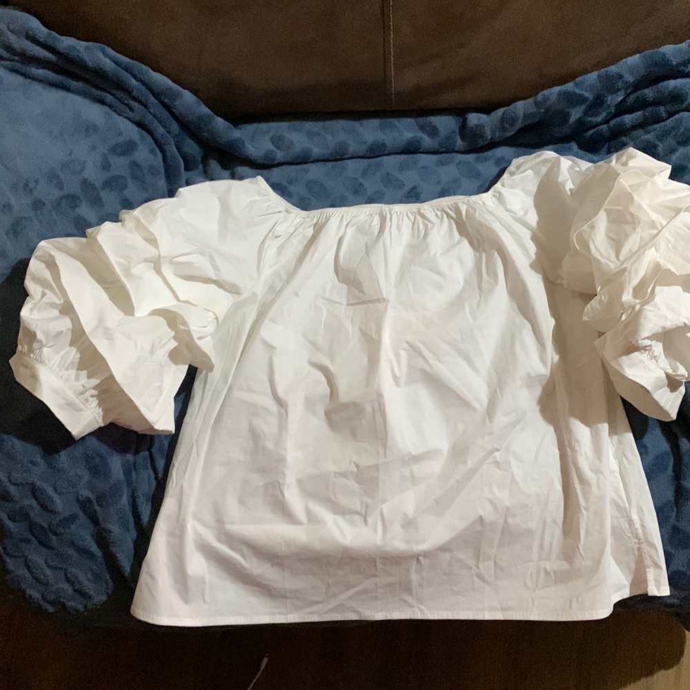Off the shoulder shirt. Size XL.